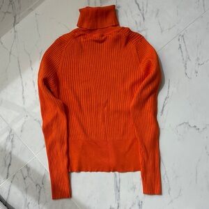 Zara sz L Orange turtle Neck Sweater